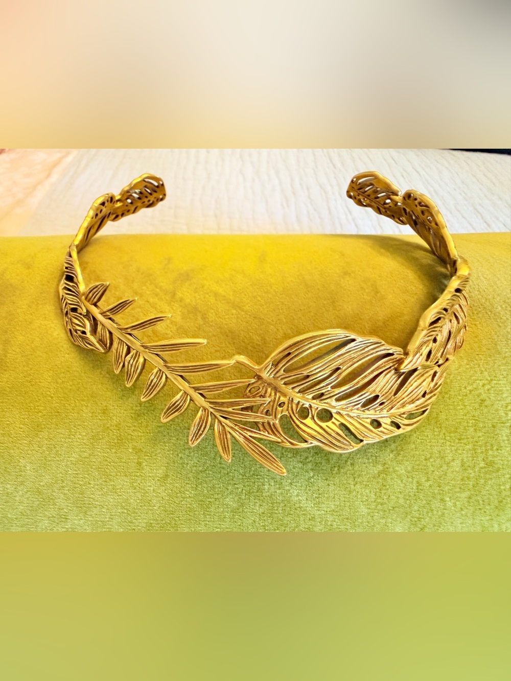 Kendra Scott Gold Leaf Necklace Collar - Picture 2 of 5